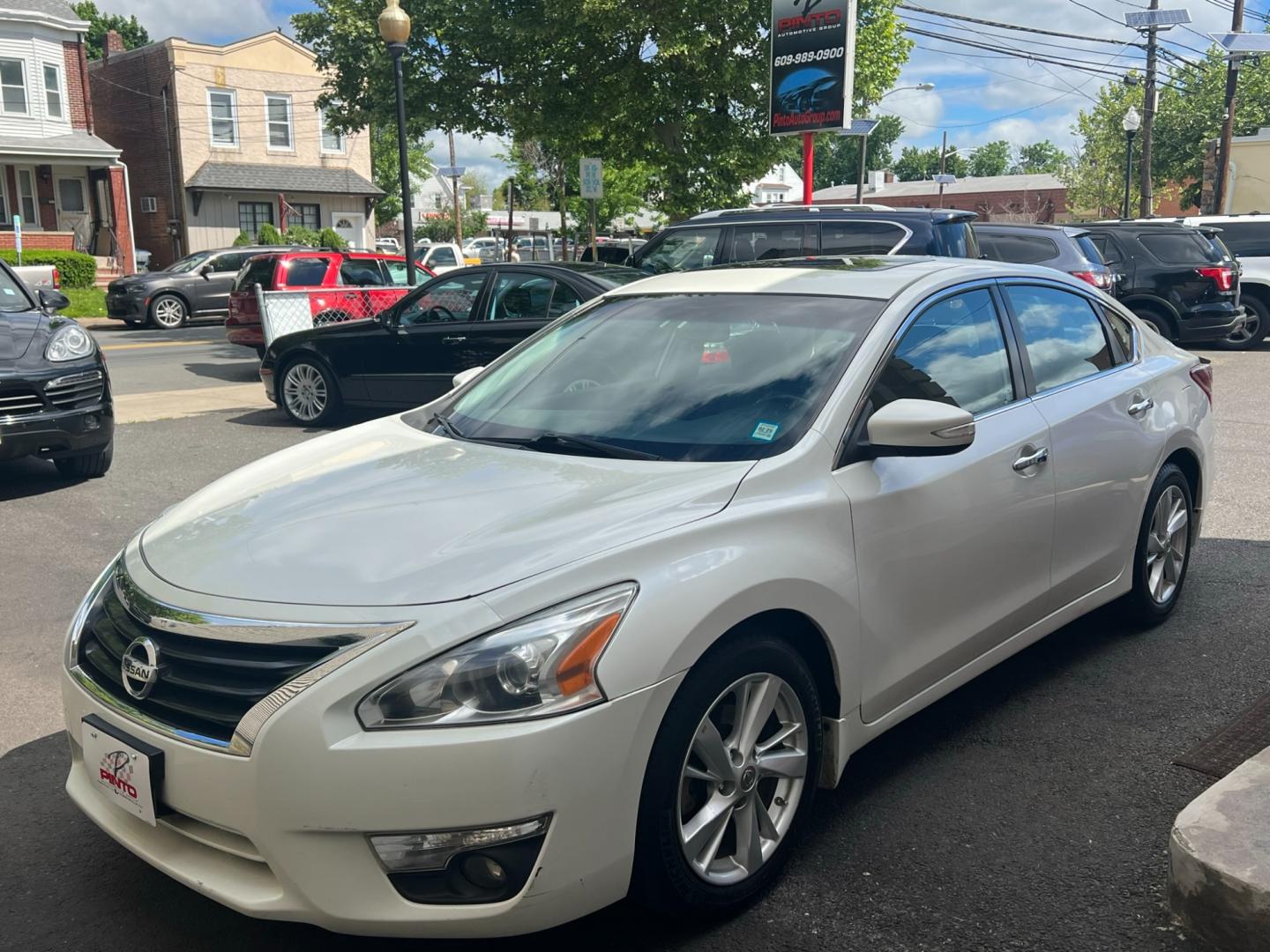 2013 White /Black Leather Nissan Altima 2.5S (1N4AL3AP5DC) with an 2.5L L4 DOHC 16V engine, located at 1018 Brunswick Ave, Trenton, NJ, 08638, (609) 989-0900, 40.240086, -74.748085 - Photo#1